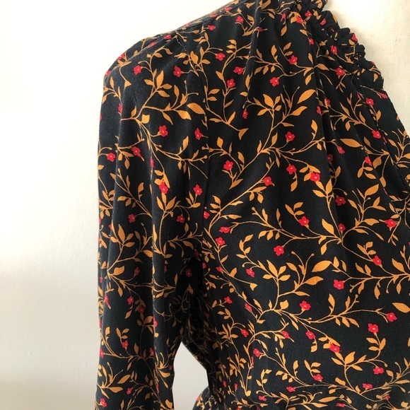 Old Navy Floral V-Neck Midi Dress - Picture 7 of 11